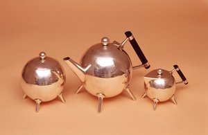 Teservering med förgylld interiör, tillverkad av James Dixon und Sons, 1880 (elektropläterad silver)